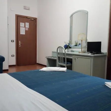 Mercede 2 מלון 3*