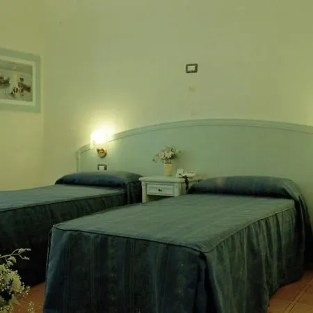 Mercede 2 מלון 3*